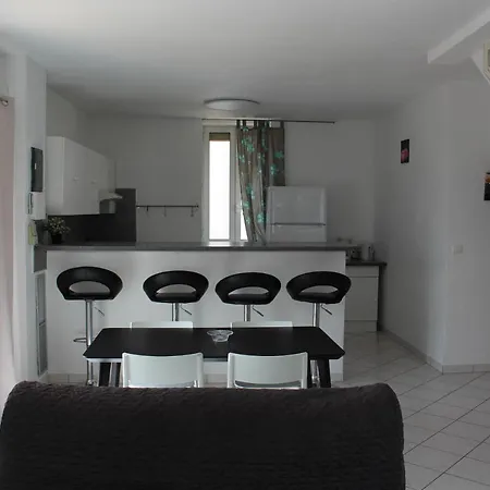 Enzo Paradise Apartment