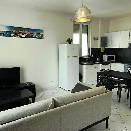 Enzo Paradise Apartment