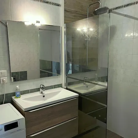 Enzo Paradise アパート *