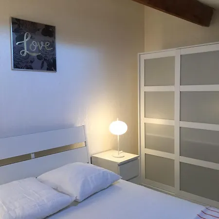 Enzo Paradise Apartment